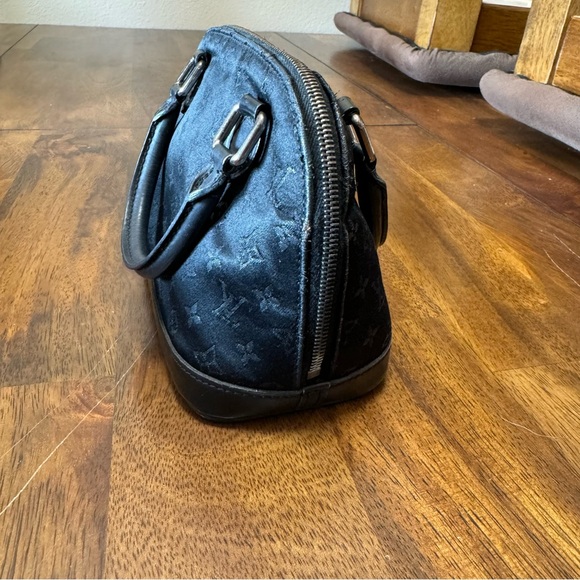 Louis Vuitton Satin Alma - Picture 16 of 16